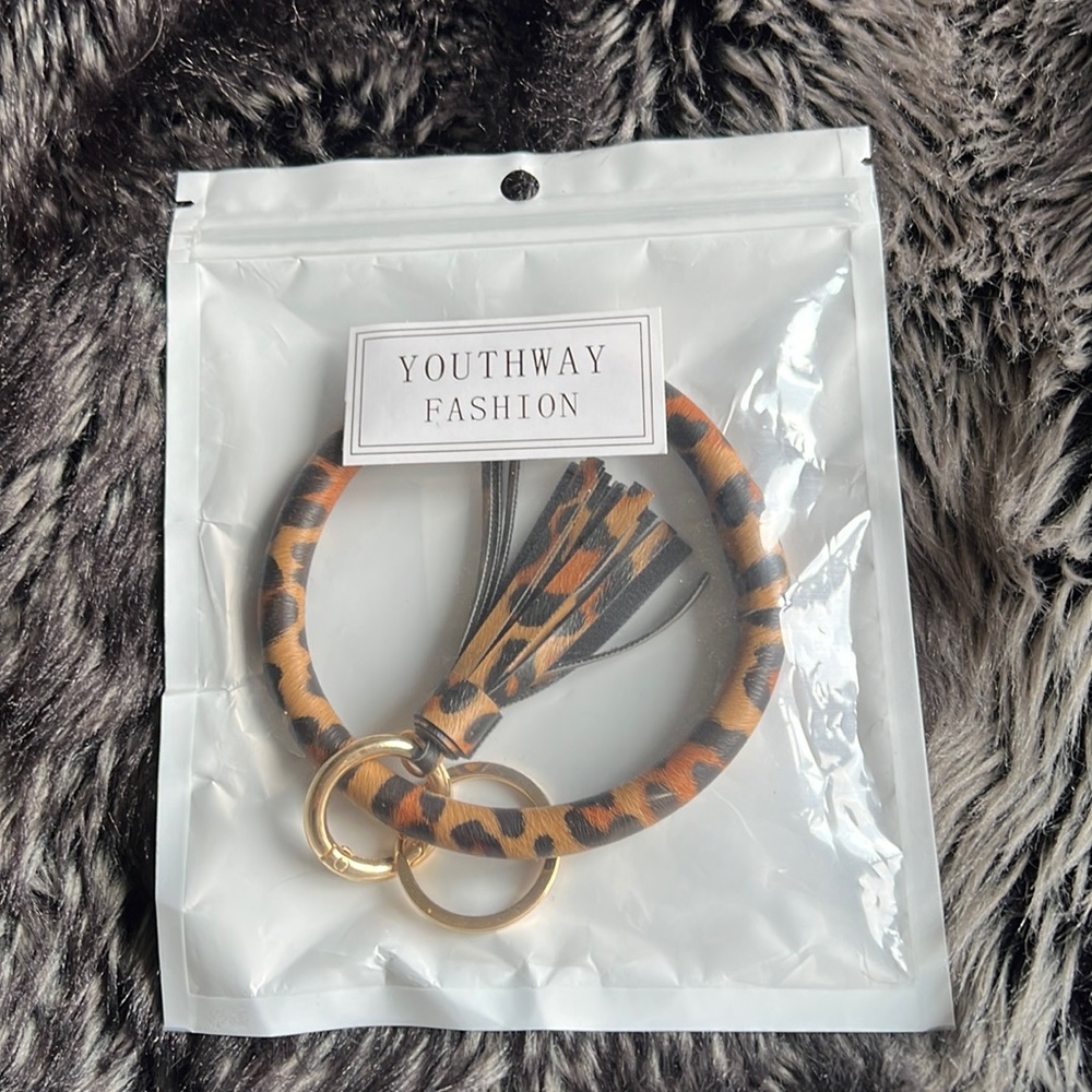 Keychain ring leopard print never used